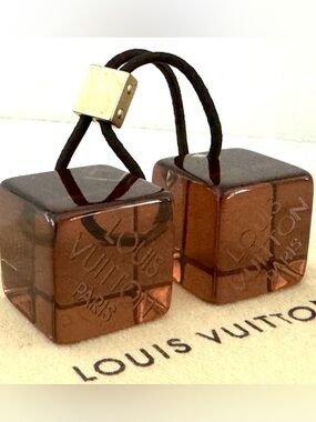 LOUIS VUITTON Dice/ Cube Hair Ties Brown Resin - LV Paris + LV Dust Bag
